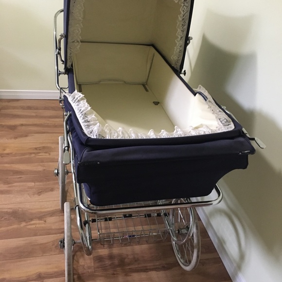 Vintage Silver Cross Twin Pram, imported from England. Well maintained. - Picture 8 of 8